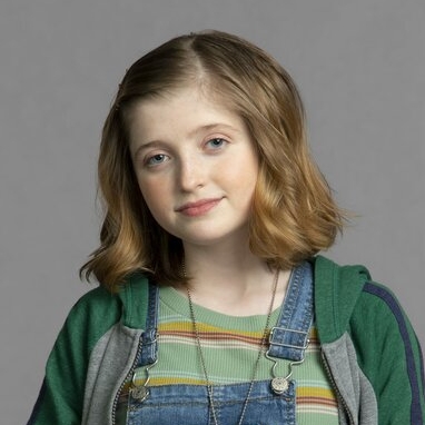 Farrah Mackenzie – Bild: Warner Bros. Entertainment Inc. / Robert Voets