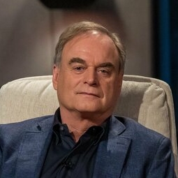 Dr. Georg Kofler – Bild: TVNOW / Bernd-Michael Maurer