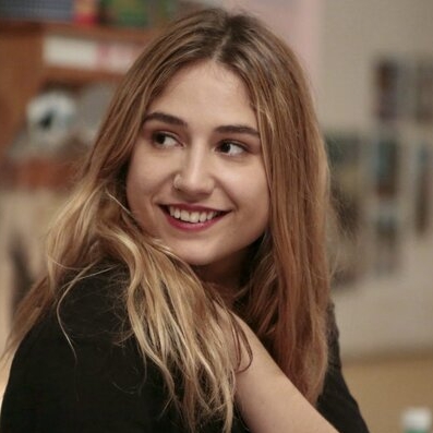 Izïa Higelin – Bild: ARD Degeto/Senator