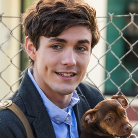 Jonah Hauer-King – Bild: Puls 8