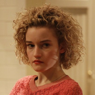Julia Garner – Bild: 2015 Fox and its related entities. All rights reserved. Lizenzbild frei