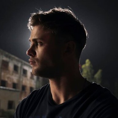 Leo Woodall – Bild: Fabio Lovino/HBO Leo Woodall – Bild: Fabio Lovino/HBO
