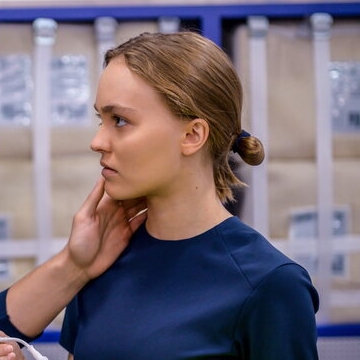 Lily-Rose Depp – Bild: SRF/Telepool