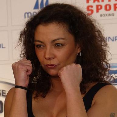 Marlene Tackenberg – Bild: 9EkieraM1 / Lizenz: Creative Commons CC-by-sa-3.0 de, Marlene Tackenberg („Jazzy“) - offizielles Wiegen, Promiboxen 2013, CC BY-SA 3.0