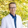 Dr. Matthias Riedl – Bild: NDR/Claudia Timmann, ZS Verlag