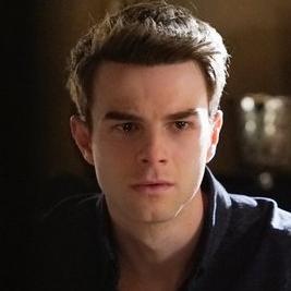 Nathaniel Buzolic – Bild: Warner Bros. Entertainment, Inc. Lizenzbild frei
