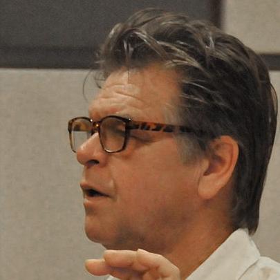 Pat Fraley – Bild: TheOtherDBCooper, Patrick Fraley w TLM 103, CC BY-SA 3.0