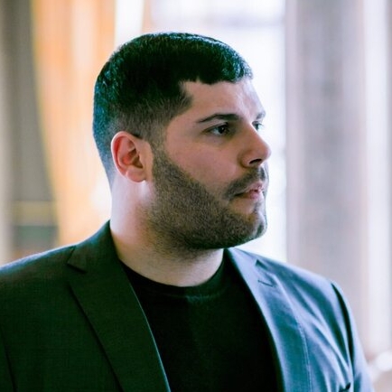 Salvatore Esposito – Bild: ORF/Beta Film/Laurence Cendrowicz