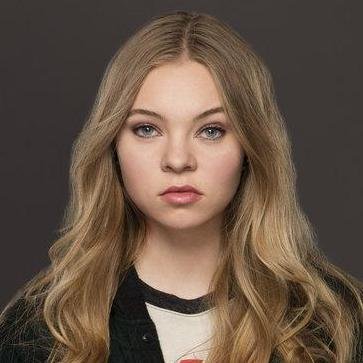 Taylor Hickson – Bild: Eike Schroter/Aftermath ULC/Syfy Taylor Hickson – Bild: Eike Schroter/Aftermath ULC/Syfy