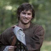 Tom Weston-Jones – Bild: Puls 8