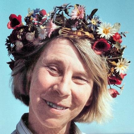 Tove Jansson – Bild: Per Olov Jansson, Tove Jansson with flower crown 001, CC BY 3.0