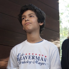 Xolo Maridueña – Bild: Turner/Universal Television