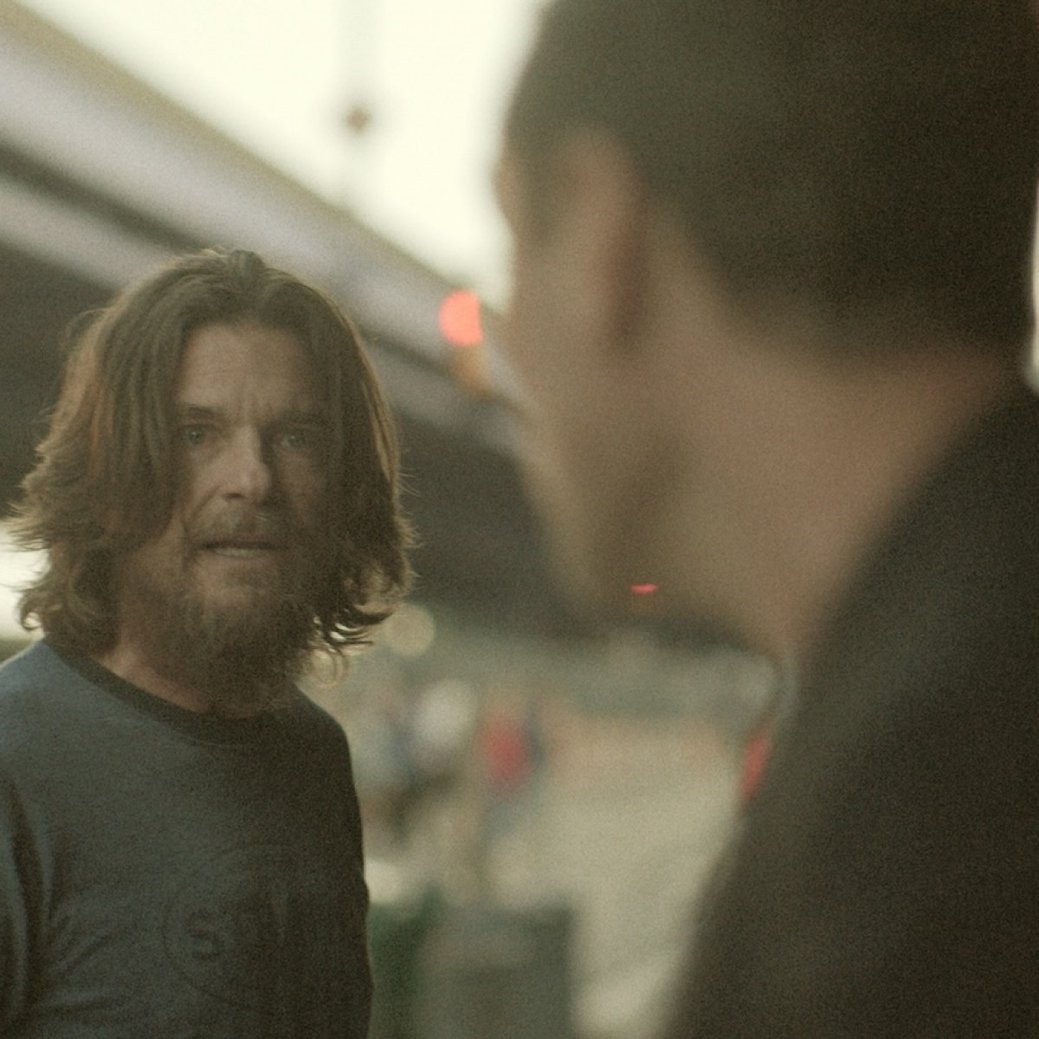„Black Rabbit“: Wenn die Kacke einmal dampft – Review – Netflix-Thriller-Drama mit Jude Law und Jason Bateman beginnt stark, lässt dann aber Federn – Bild: Netflix
