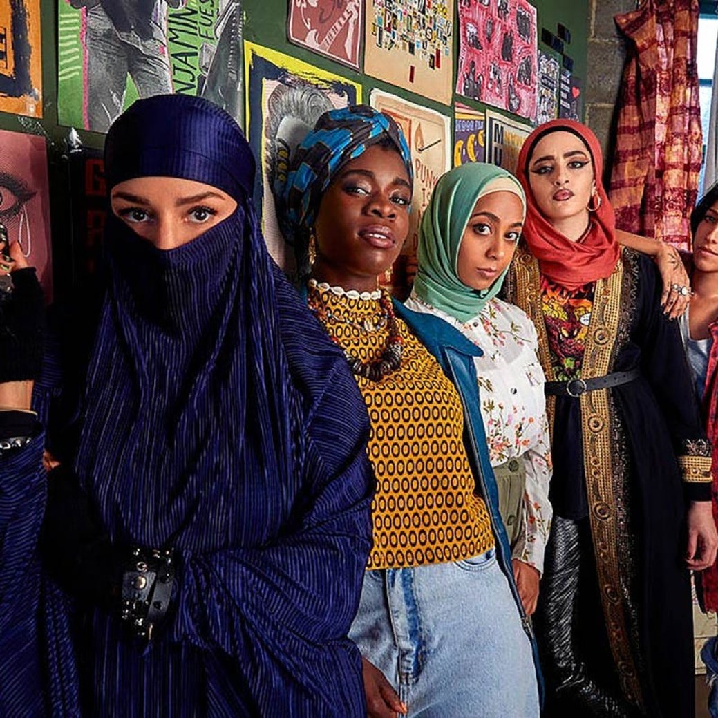 „We Are Lady Parts“: Voldemort unter dem Kopftuch – Review – Die zu Recht gefeierte britische Comedyserie feiert endlich deutsche TV-Premiere – Bild: Channel 4 /​ ZDFneo