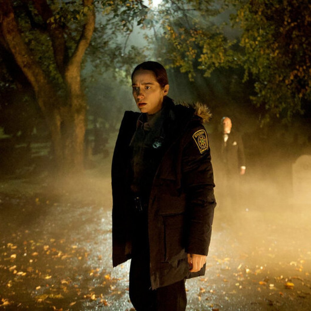 „The Walking Dead“ trifft „Twin Peaks“ in Comicadaption „Revival“ – Review – Mutiger Genremix mit Melanie Scrofano („Star Trek: Strange New Worlds“) hat Luft nach oben – Bild: SYFY