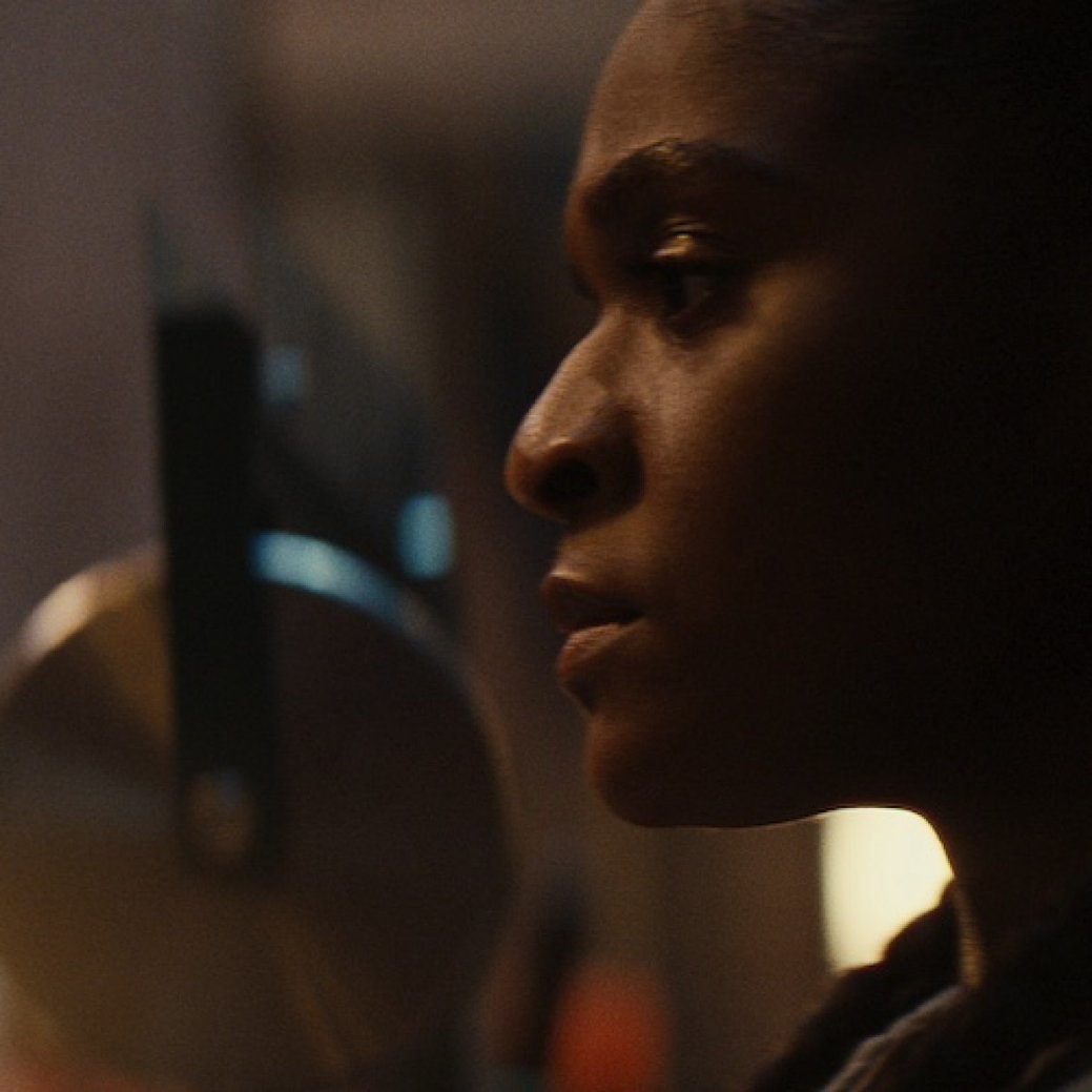 „Ironheart“: Tony Stark wäre stolz auf diese Nachwuchsingeneurin – Review – 14. MCU-Serie bei Disney+ lädt Altes und Neues zur Chicago-Party mit dunklem Unterton – Bild: Disney+