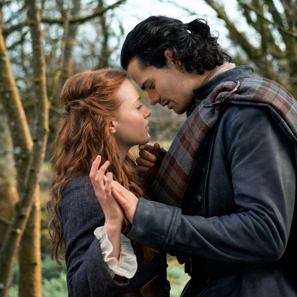 „Outlander – Blood of My Blood“: Auch die Eltern haben Sex – Review – Prequel zur beliebten Zeitreise-Romanze bleibt dem Erfolgsrezept selbstbewusst treu – Bild: Sony Pictures Connect