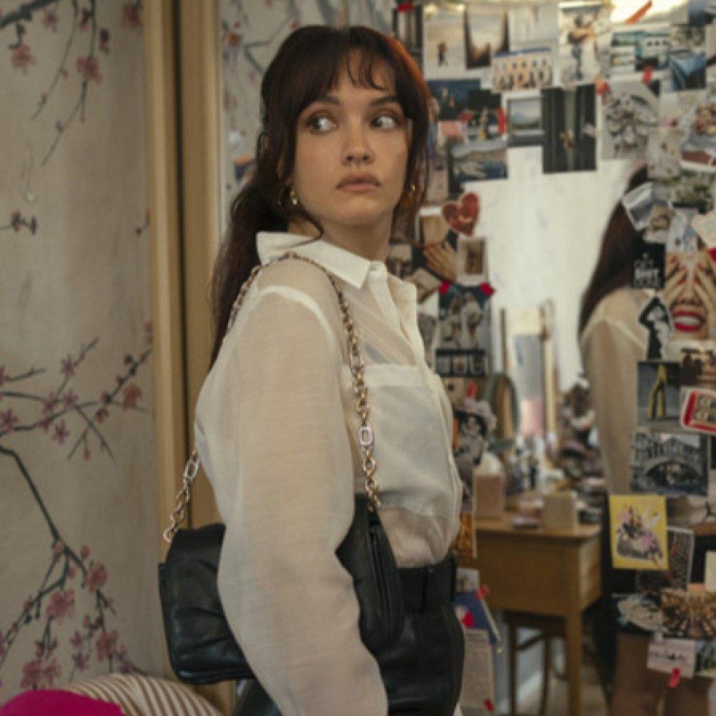 „Das Gift der Seele“: „House of Cards“- und „House of the Dragon“-Stars fahren Krallen aus – Review – Saftige Romanadaption lässt wohlhabende Galeristin und potenzielle Schwiegertochter aufeinanderprallen – Bild: Prime Video