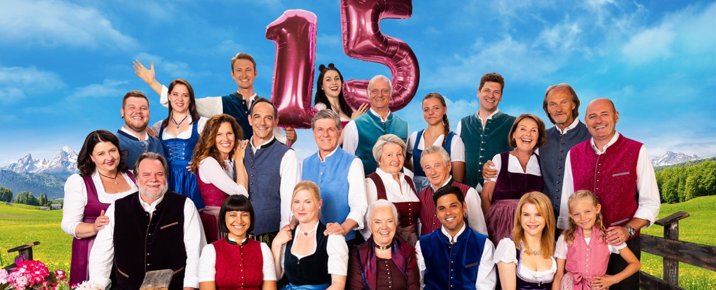 „Dahoam is Dahoam“: So wird das 15-jährige Jubiläum gefeiert – Stefanie Hertel besucht Serie, Lansinger gehen auf turbulente Italienreise – Bild: BR/​Nadya Jakobs