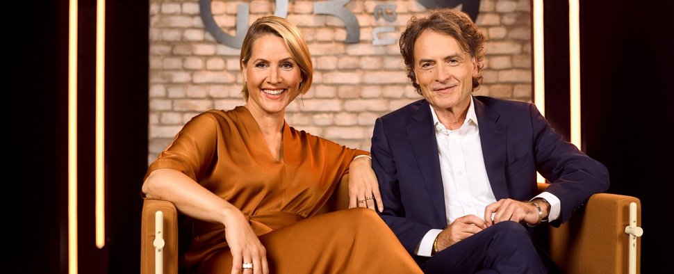 „3nach9“ wird moderiert von Judith Rakers und Giovanni di Lorenzo. – Bild: WDR/Radio Bremen/Hendrik Lüders