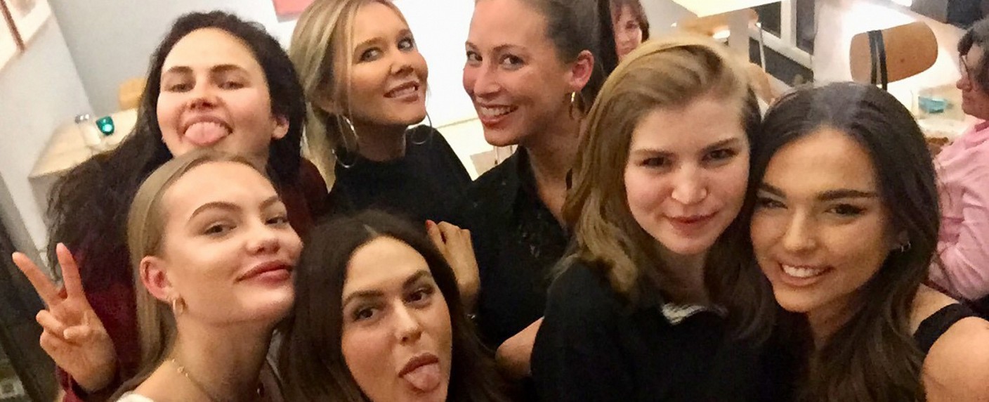 Auf „6 Mütter“ folgen „7 Töchter“: Karasek und Ochsenknecht in neuer VOX-Doku-Soap – Einblicke in den Alltag als Promi-Tochter – Bild: TVNOW