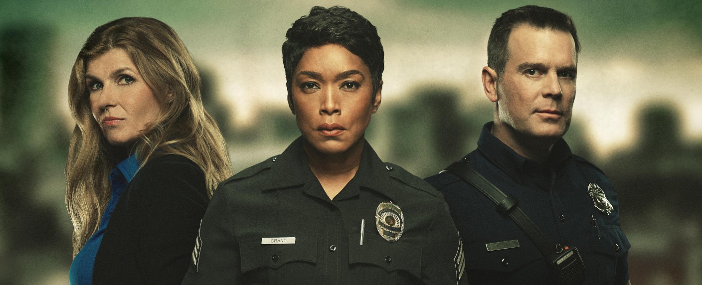 „9-1-1“: Schlaffes Notfalldrama von Ryan Murphy & Co. führt zurück in die Seriensteinzeit – Review – Fox-Drama vereint saftlose Action mit formelhaften Figuren – Bild: Mathieu Young/​FOX