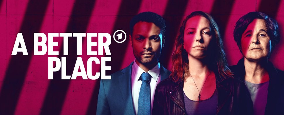 Eine Welt ohne Gefängnisse: Starttermin für High-End-Serie "A Better Place" – Maria Hofstätter und Steven Sowah in den Hauptrollen – Bild: WDR/StudioCanal