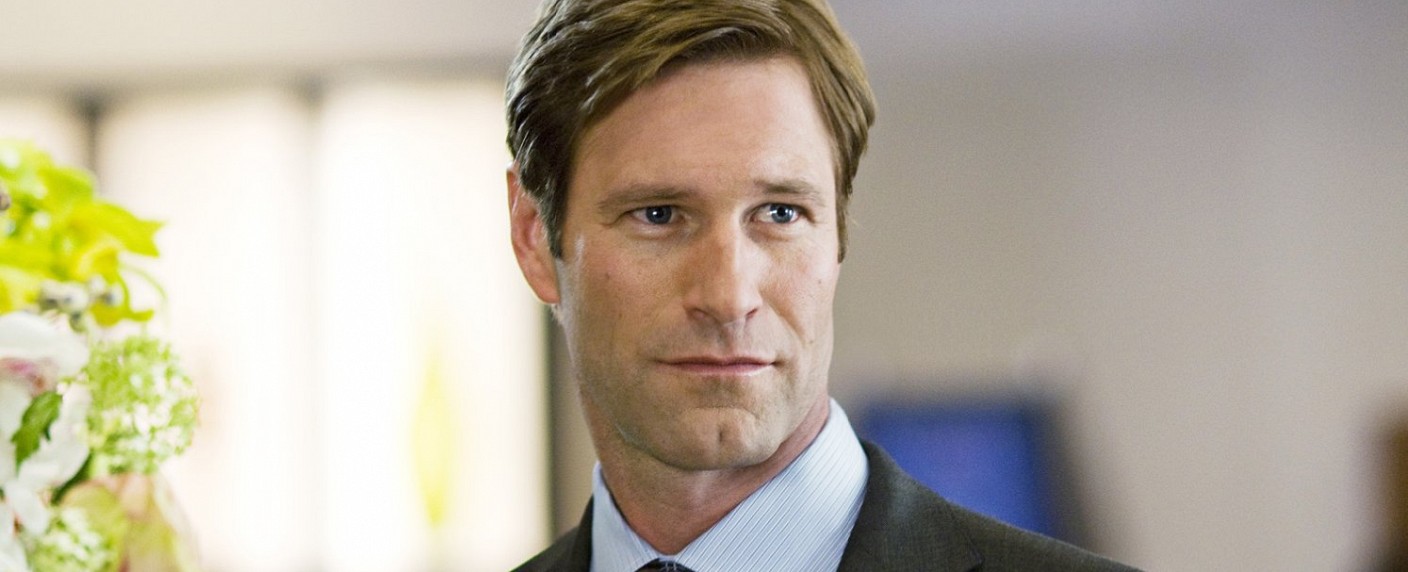 „The First Lady“: Aaron Eckhart in neuer Anthologie-Serie mit Michelle Pfeiffer dabei – „The Dark Knight“-Veteran wird für Showtime-Serie zu Gerald Ford – Bild: Universal Pictures