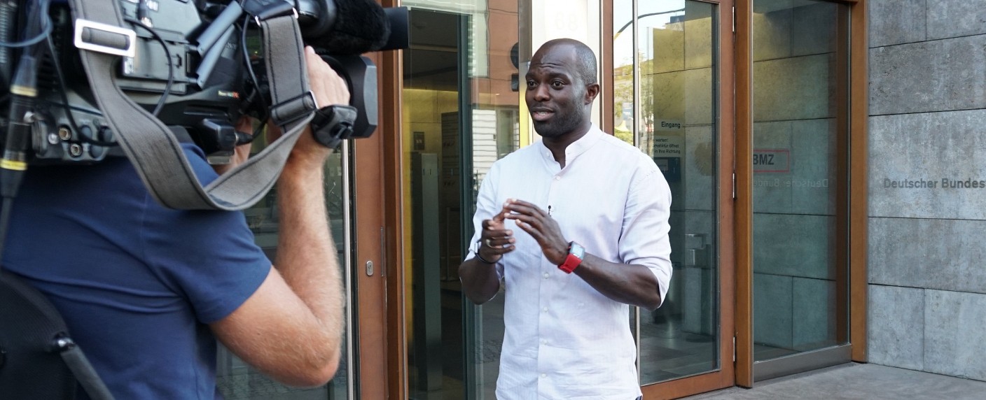 RTL II testet neue Sozialdoku mit Hans Sarpei – Joey Heindle wagt Beziehungstest – Bild: RTL II