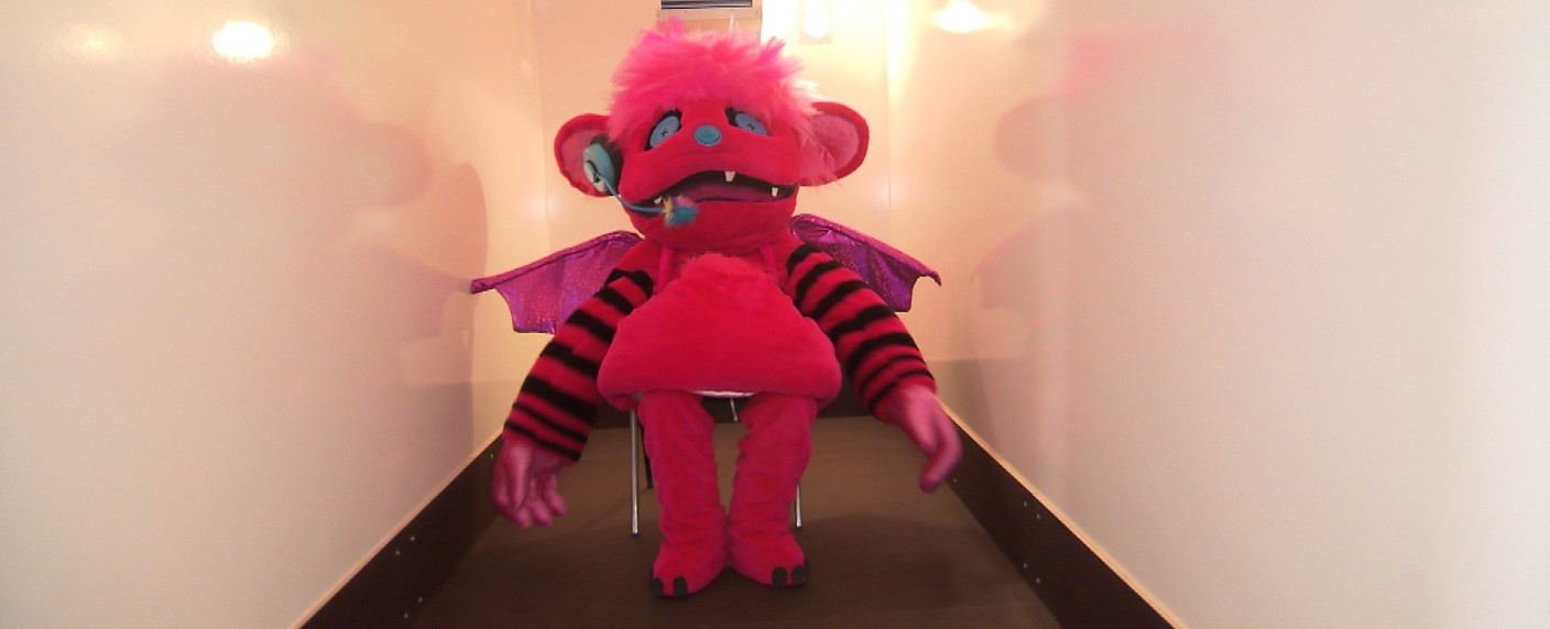 „The Masked Singer“ bei 40 Grad: So kühlen sich Monster & Co. ab – Erschwerte Bedingungen für maskierte Sänger der ProSieben-Show – Bild: ProSieben