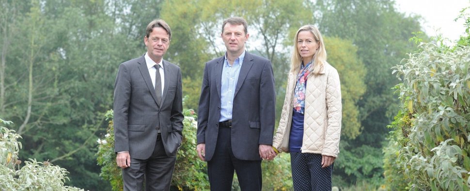 Moderator Rudi Cerne (li) mit den Eltern von Madeleine McCann – Bild: ZDF / Ollie Upton Moderator Rudi Cerne (li) mit den Eltern von Madeleine McCann – Bild: ZDF / Ollie Upton