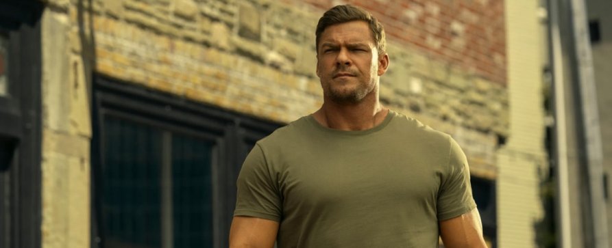 „Reacher“: Action-Hit mit Alan Ritchson frühzeitig um fünfte Staffel verlängert! – Fortsetzung in trockenen Tüchern noch vor Start von Staffel 4 – Bild: Jasper Savage/Prime Video „Reacher“: Action-Hit mit Alan Ritchson frühzeitig um fünfte Staffel verlängert! – Fortsetzung in trockenen Tüchern noch vor Start von Staffel 4 – Bild: Jasper Savage/Prime Video
