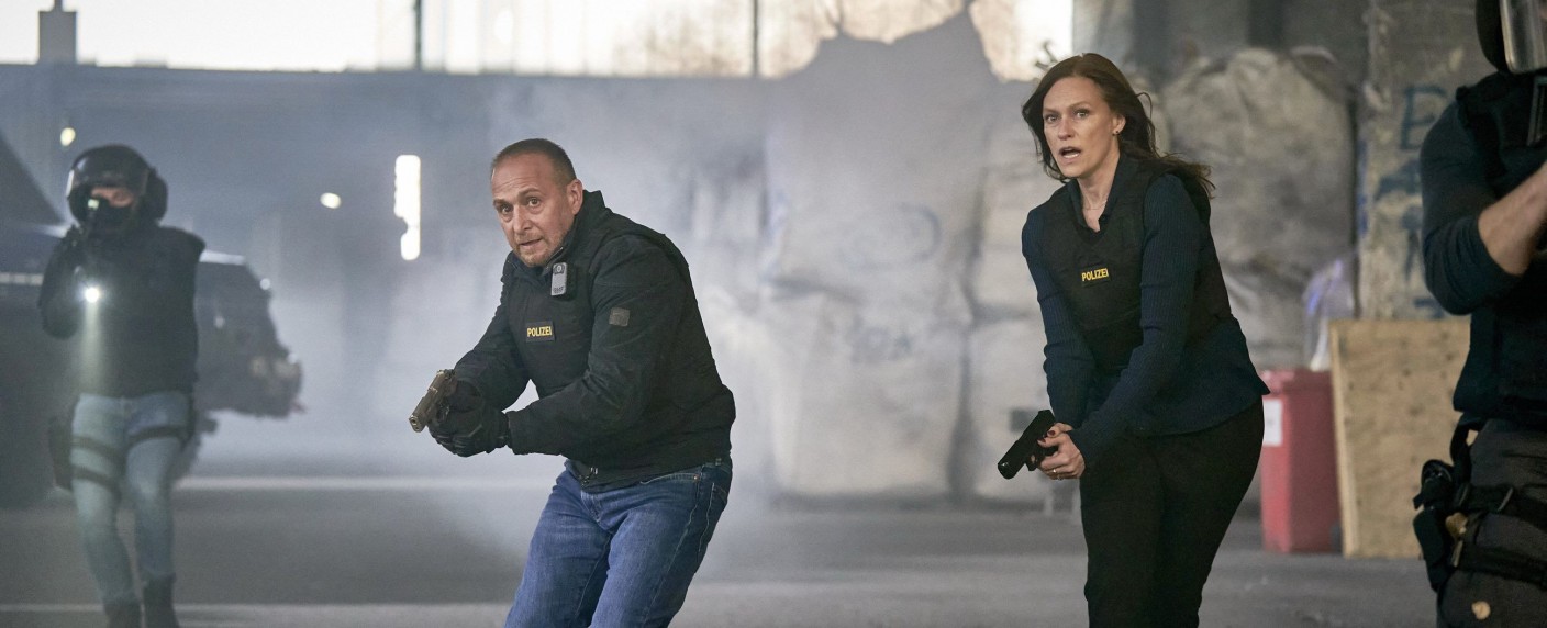 Quoten: Gutes Comeback für „Alarm für Cobra 11“, „Gestern waren wir noch Kinder“ siegt erneut – „Hartz und herzlich“ legt zu, „Navy CIS“ und „Navy CIS: L.A.“ gehen baden – Bild: RTL/​Guido Engels