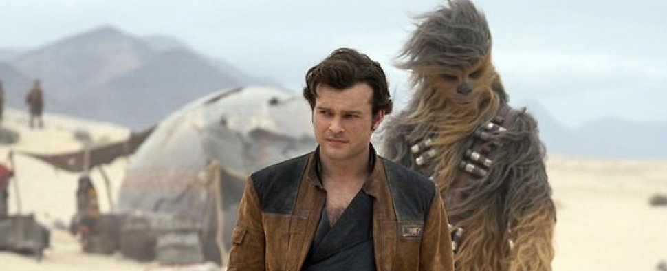 Alden Ehrenreich (und Chewbacca) in „Solo: A Star Wars Story“ – Bild: Lucasfilm Ltd.