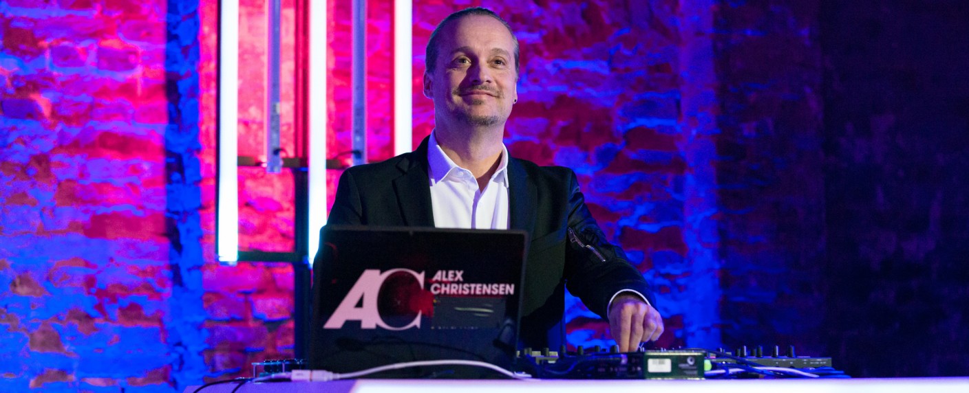 Alex Christensen: „Ohne Kai Pflaume wäre ‚Around the World‘ kein Hit geworden!“ – Interview über 90er-Revival, „ESC“, Helene Fischer, Castingshows und Entwicklung der Charts – Bild: ZDF/​Michael Clemens