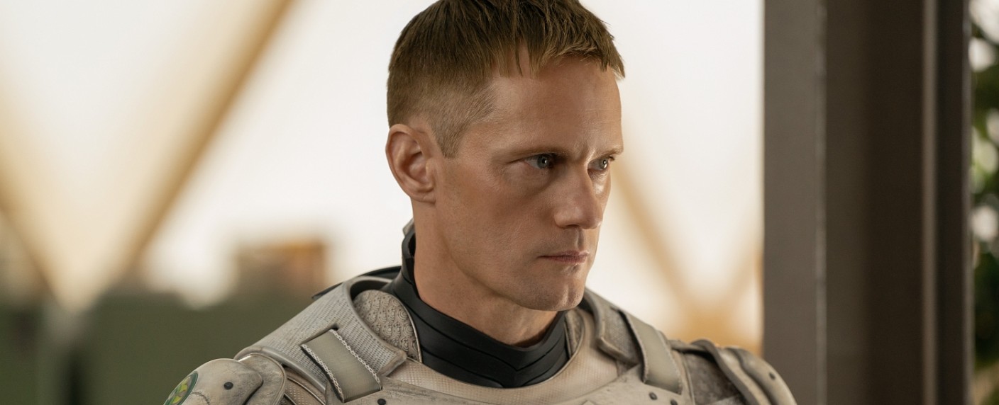 Alexander Skarsgård verleiht dem „Murderbot“ ein menschliches Gesicht – Review – Apples Romanadaption um einen Kampfcyborg mit freiem Willen – Bild: Courtesy of Apple