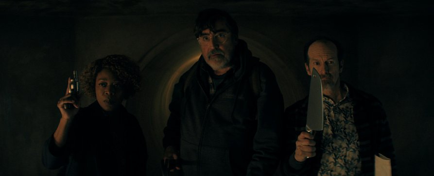 „The Boroughs“: Teaser-Trailer zur neuen Mystery-Serie der „Stranger Things“-Macher – „Spider-Man“-Star Alfred Molina geht in Rentnercommunity Geheimnis auf den Grund – Bild: Netflix