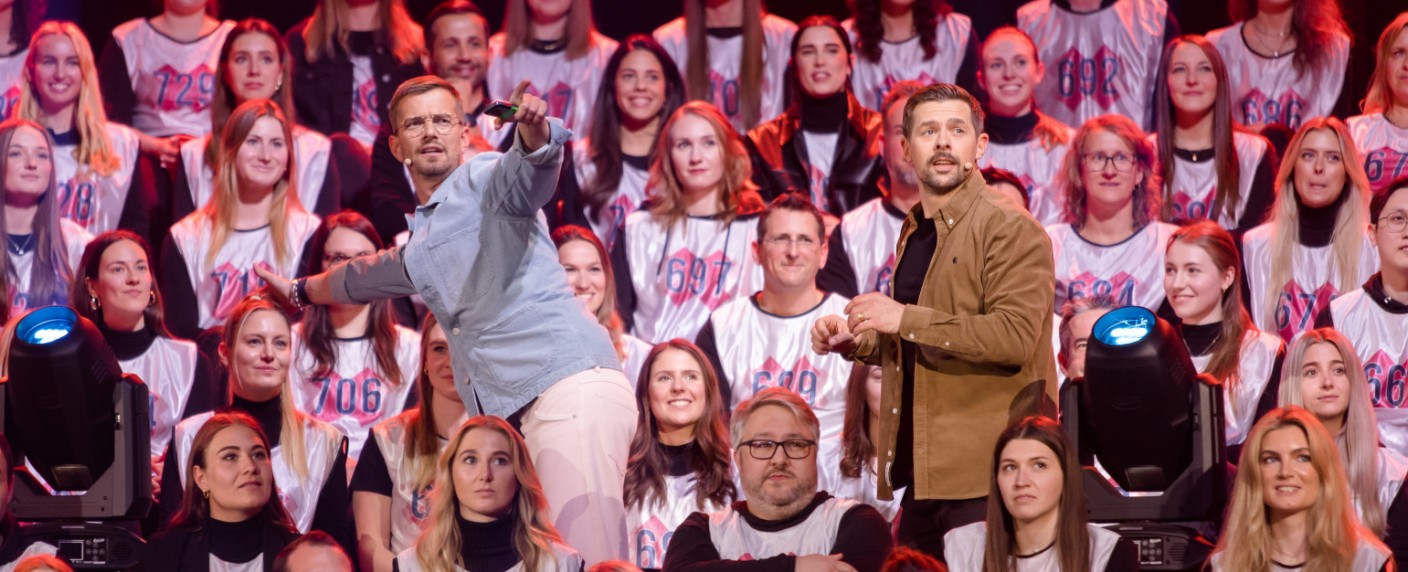 „Joko & Klaas gegen ProSieben“: Besonderes Staffelfinale geplant – Moderations-Duo muss gegen Hunderte Gegner bestehen – Bild: ProSieben/​Nadine Rupp