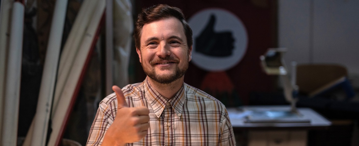 Lehrer-Comedy „Almania“ mit Phil Laude wird fortgesetzt – Erfolgreicher Start für die erste Staffel in der ARD Mediathek – Bild: SWR/​DCM Pictures/​Clara Marnette