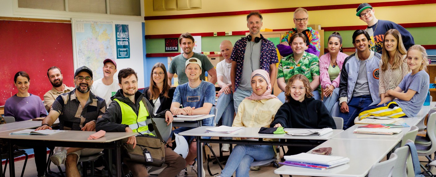 „Almania“: Neue Folgen der Schul-Comedy mit Phil Laude erhalten Starttermin – Zweite Staffel der erfolgreichen ARD-Serie – Bild: SWR/​Andrea Hansen