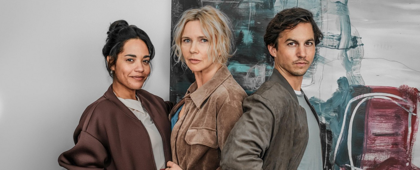 „Alpentod“: Veronica Ferres und Tim Oliver Schultz in neuer RTL-Krimireihe – Drehstart für zwei 90-minütige Filme in Zusammenarbeit mit ServusTV – Bild: RTL/​Raymond Roemke