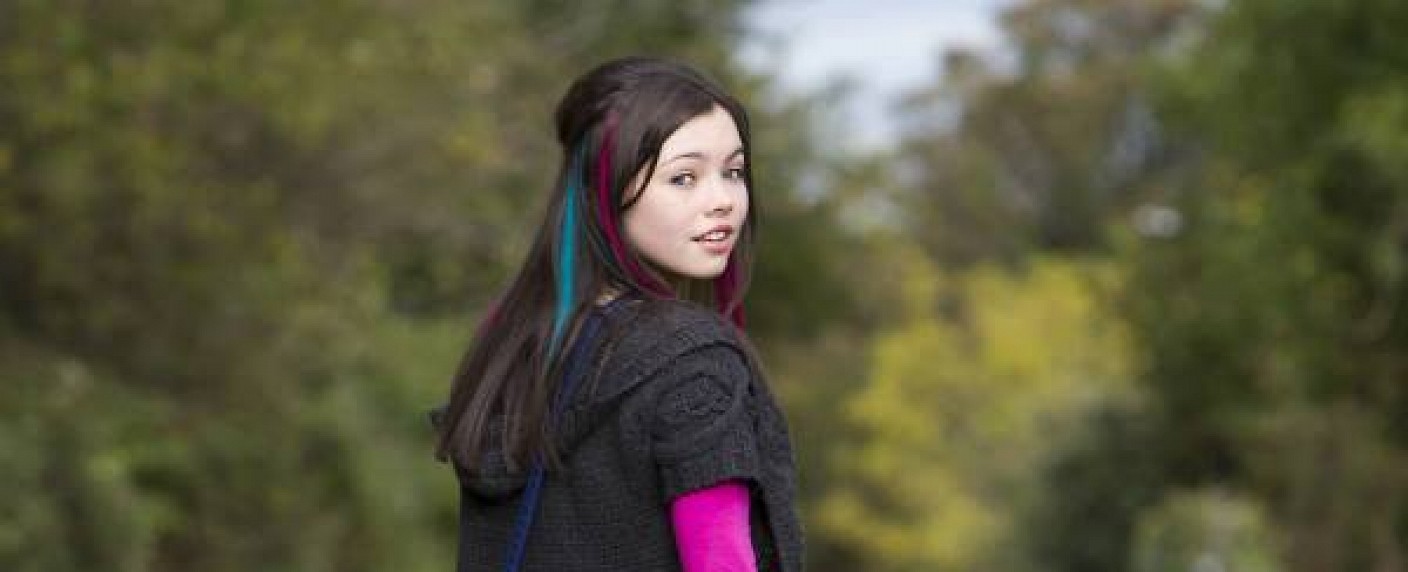 „Amber – Ein Mädchen verschwindet“: 13th Street zeigt irische Miniserie – Krimidrama kommt im Oktober nach Deutschland – Bild: Screenworks Ireland/​RTÉ