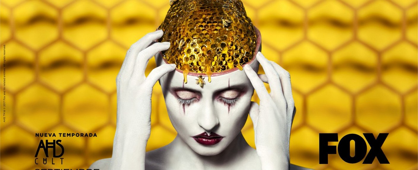 „American Horror Story: Cult“: Trailer zur neuen Staffel verrät Details zur Handlung – Trump-Freude, Trump-Horror und Horrorclown-Visionen – Bild: FOX