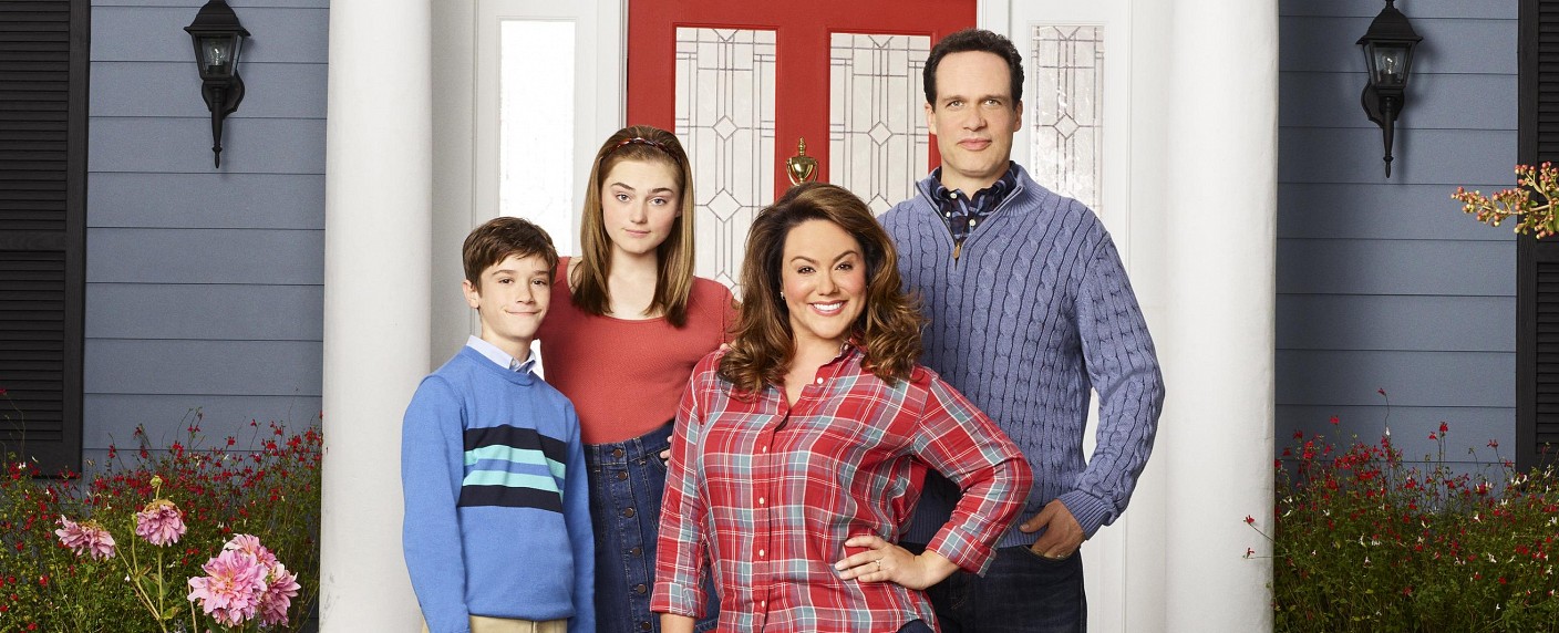 „American Housewife“ und „Younger“: Neuer Anlauf bei sixx – US-Comedys entern den Montagabend – Bild: ABC/​Craig Sjodin
