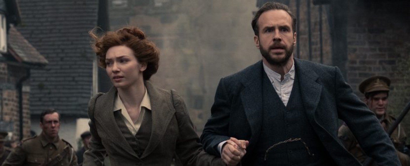 „The War of the Worlds – Krieg der Welten“: Miniserie feiert deutsche TV-Premiere – Rafe Spall und Eleanor Tomlinson in BBC-Format nach H.G. Wells – Bild: BBC