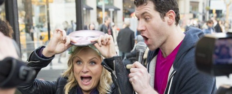 Amy Poehler und Billy Eichner in „Billy in the Street“ – Bild: Fuse