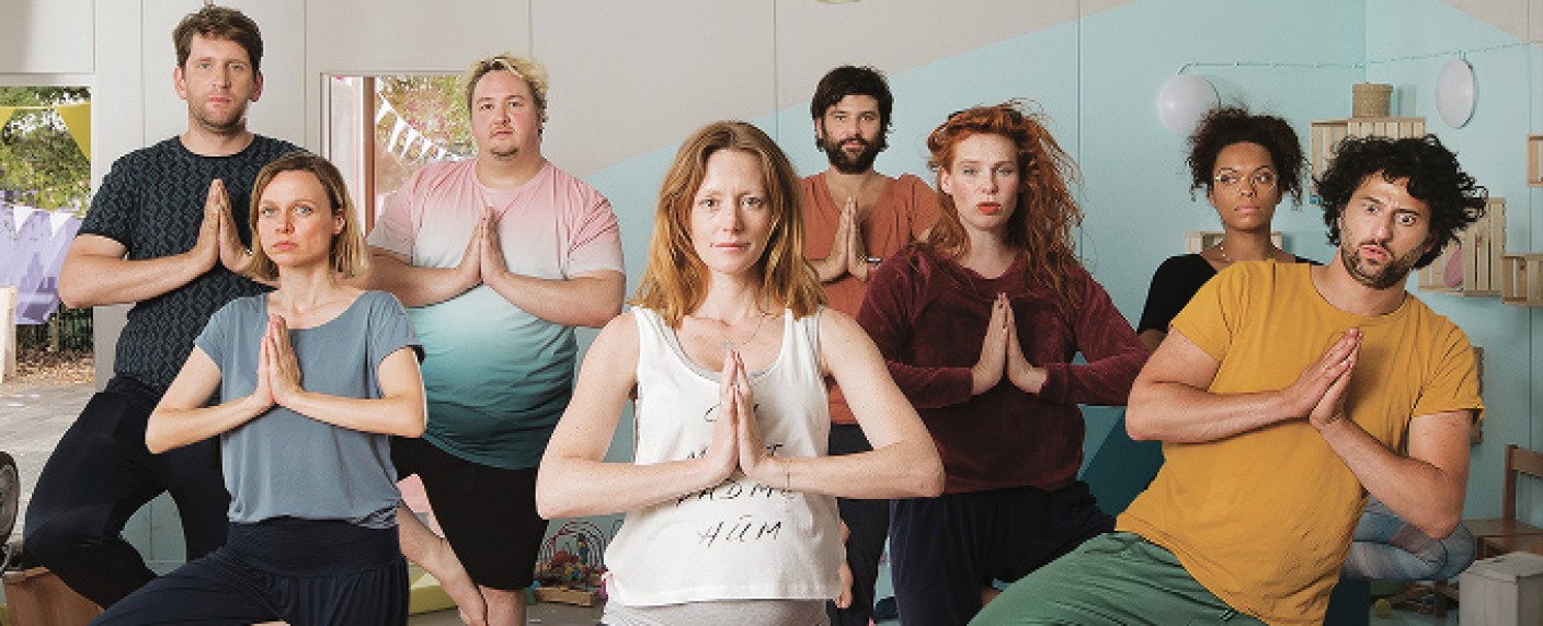 „Andere Eltern“: Schonungsloser Wahnsinn zwischen Helikoptermüttern und Ego-Vätern – Review – TNT Comedy-Mockumentary überzeugt mit starkem Cast – Bild: © Tom Trambow/​eitelsonnenschein/​Turner Broadcasting System Europe Limited – a WarnerMedia Company