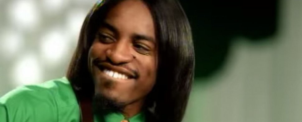 Ältere Leser erinnern sich vermutlich an Andre 3000 im Musikvideo zu „Hey Ya“ – Bild: LaFace, RCA