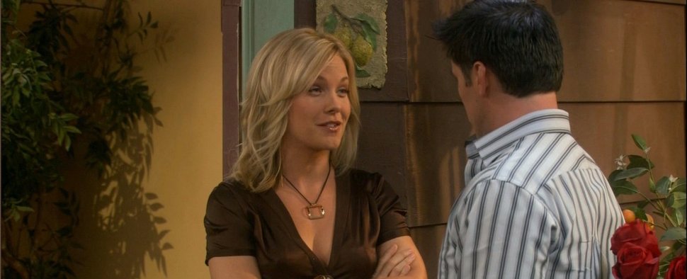 Andrea Anders in „Joey“ – Bild: Warner Bros. TV