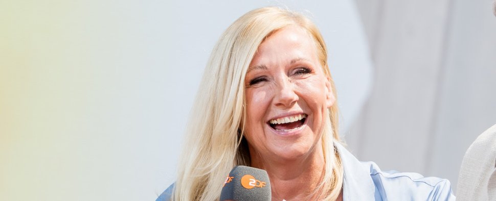 Andrea Kiewel moderiert den „ZDF-Fernsehgarten“ – Bild: ZDF/Maximilian von Lachner